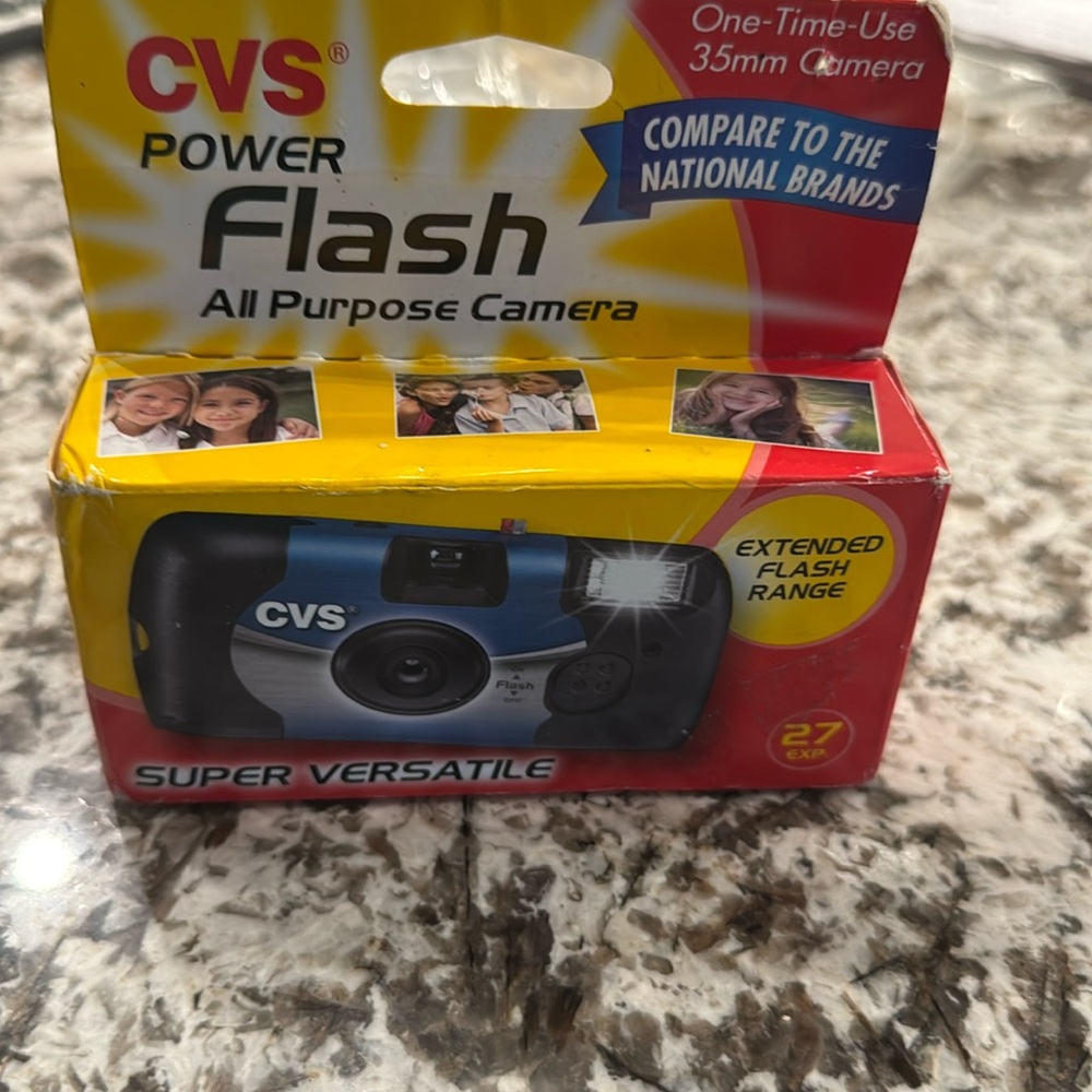 One use 35mm camera 📷 power flash all pur camera old school vintage retro style